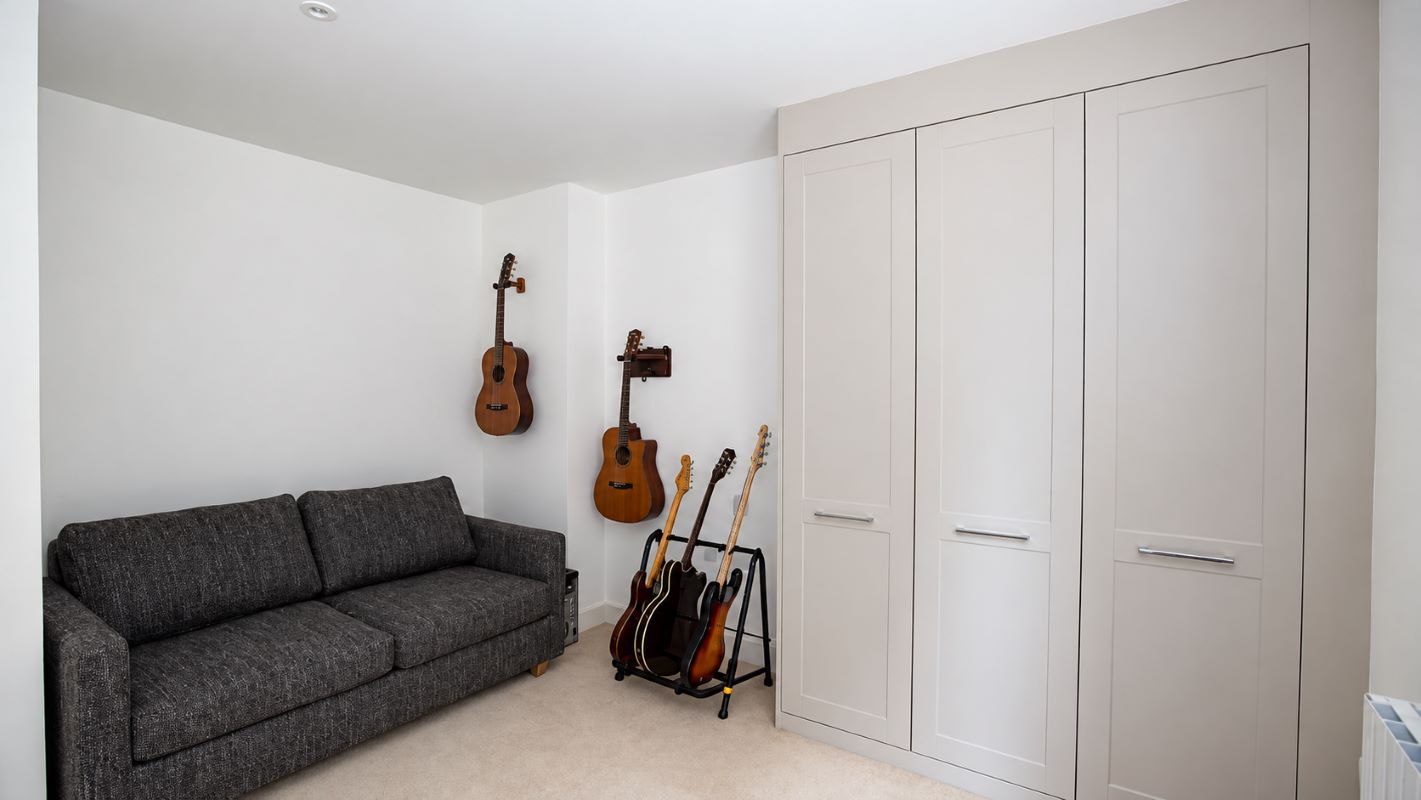 28 Handley Drive, Kidbrooke — photo 8 of 9