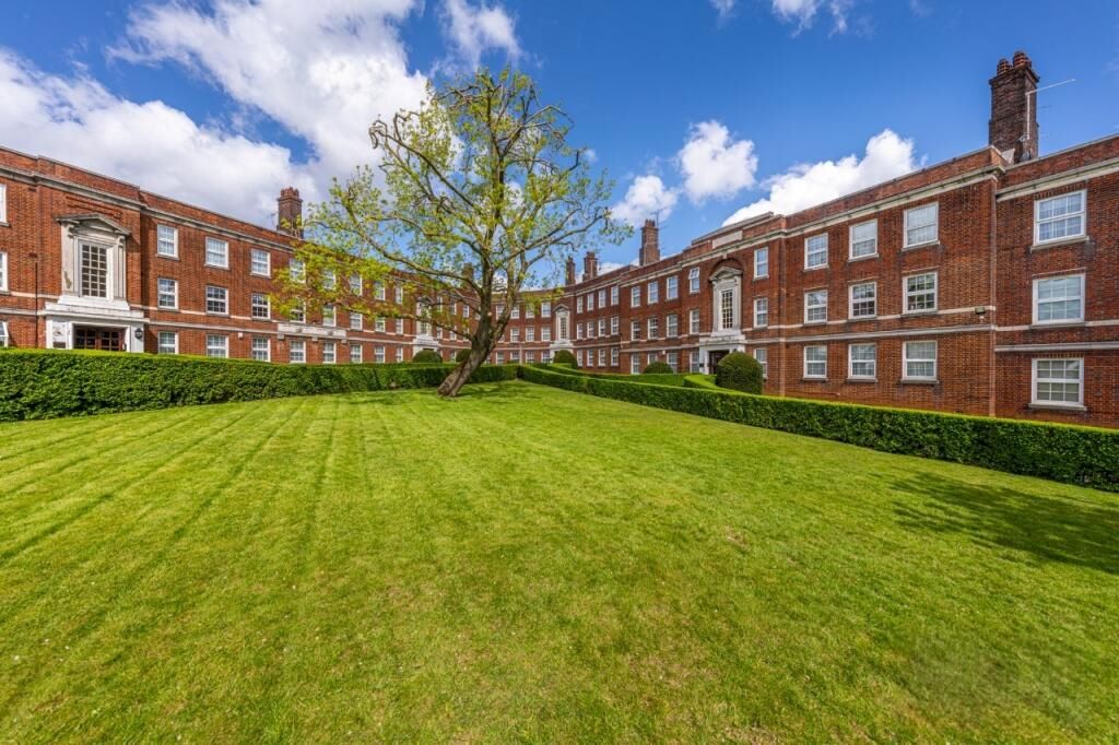 Flat 31 Yew Tree Court — photo 1 of 7