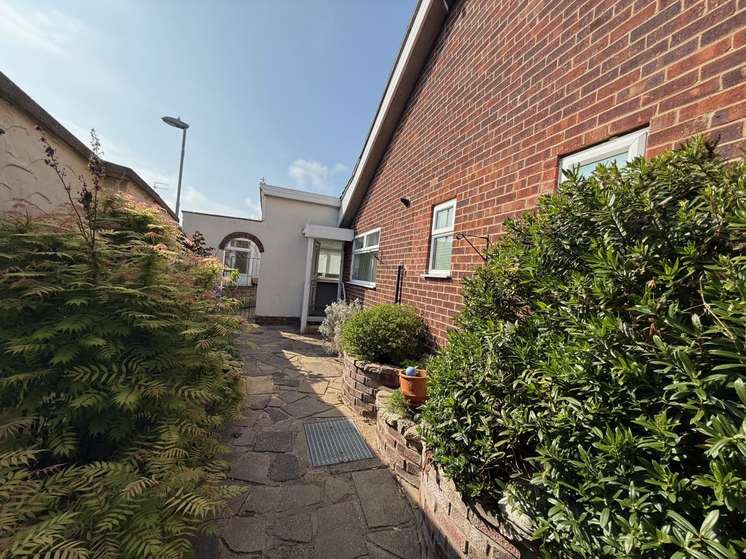 30 Cranleigh Road, Lowestoft, Suffolk, NR33 7EX