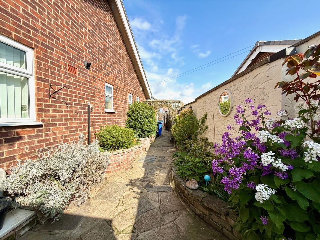 30 Cranleigh Road, Lowestoft, Suffolk, NR33 7EX