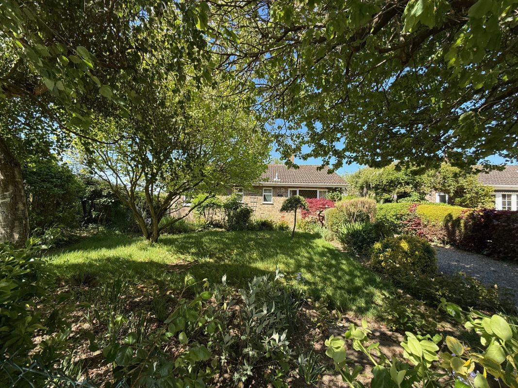 Rosebank, 70 Salhouse Road, Little Plumstead, Norwich, Norfolk, NR13 5HX