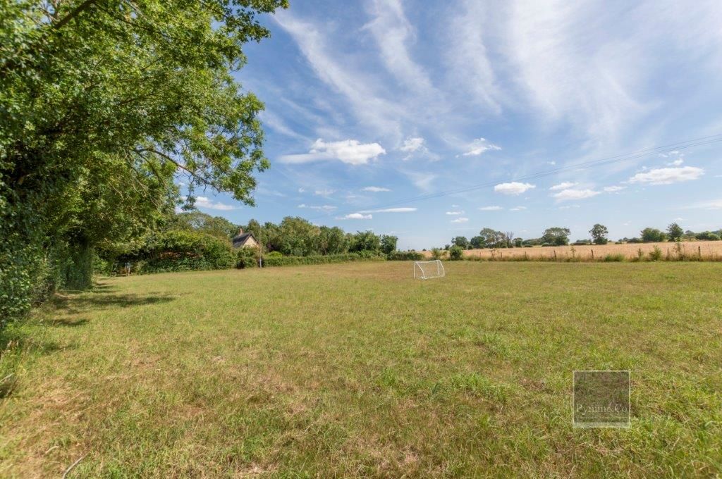 High Common Cottage, Wymondham Road, Wreningham, Norwich, Norfolk, NR16 1AY