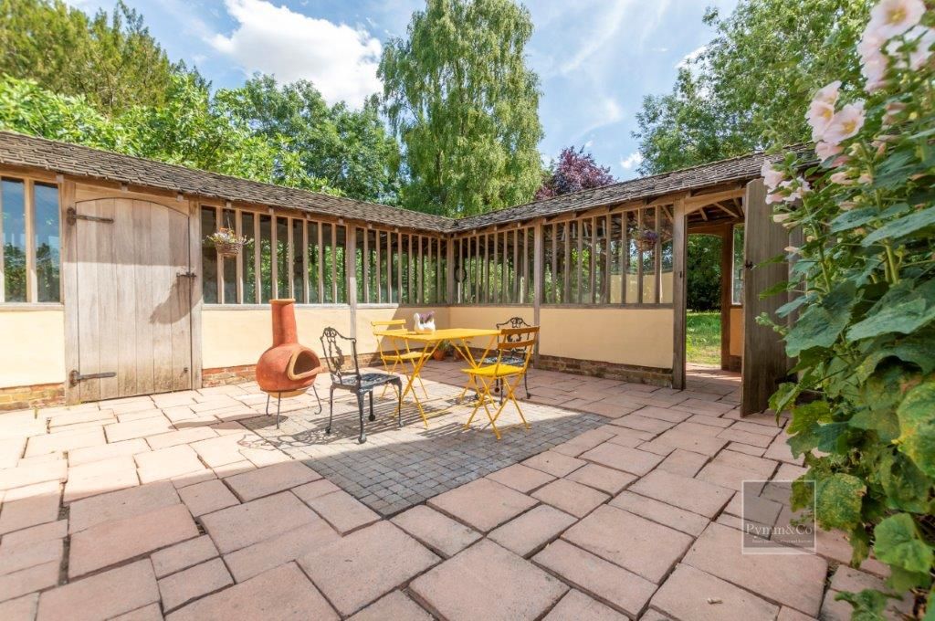 High Common Cottage, Wymondham Road, Wreningham, Norwich, Norfolk, NR16 1AY