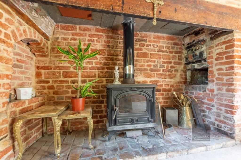 High Common Cottage, Wymondham Road, Wreningham, Norwich, Norfolk, NR16 1AY