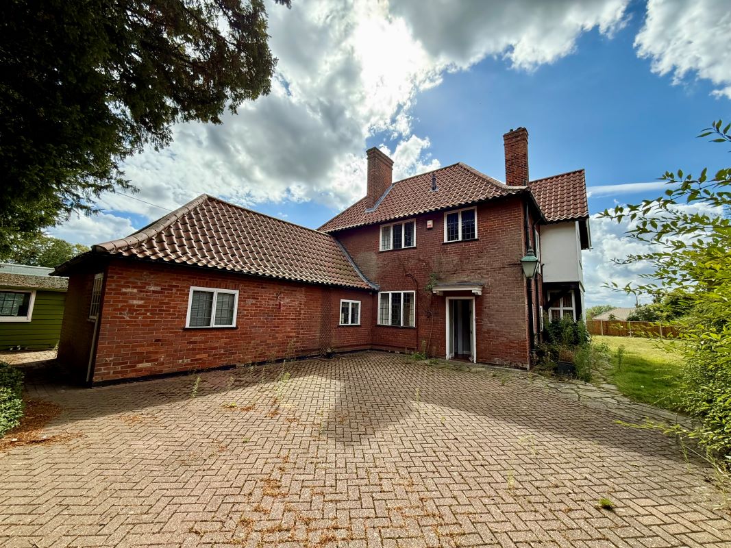 10 Strumpshaw Road, Brundall, Norwich, Norfolk, NR13 5PA