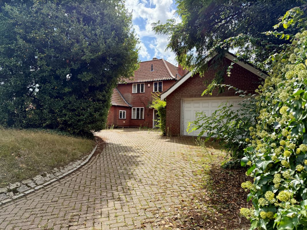 10 Strumpshaw Road, Brundall, Norwich, Norfolk, NR13 5PA