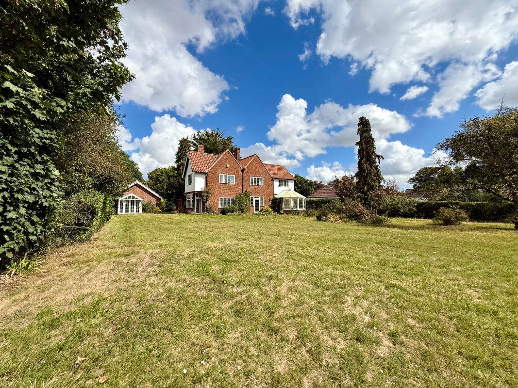 10 Strumpshaw Road, Brundall, Norwich, Norfolk, NR13 5PA