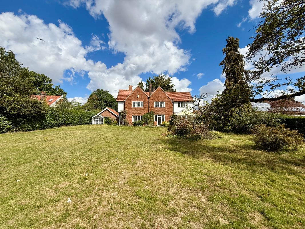 10 Strumpshaw Road, Brundall, Norwich, Norfolk, NR13 5PA