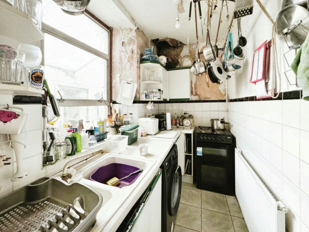 20 Heol Y Bryn, Upper Tumble, Llanelli, Dyfed, SA14 6DP