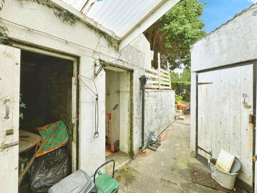 20 Heol Y Bryn, Upper Tumble, Llanelli, Dyfed, SA14 6DP