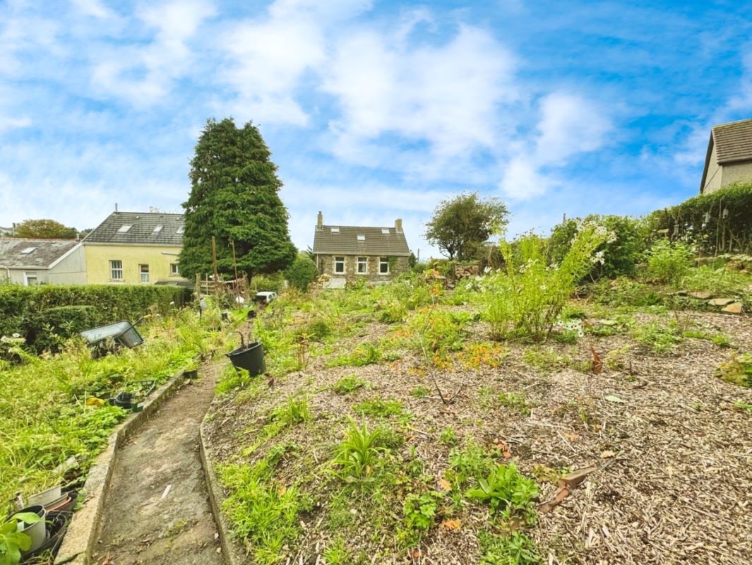 20 Heol Y Bryn, Upper Tumble, Llanelli, Dyfed, SA14 6DP