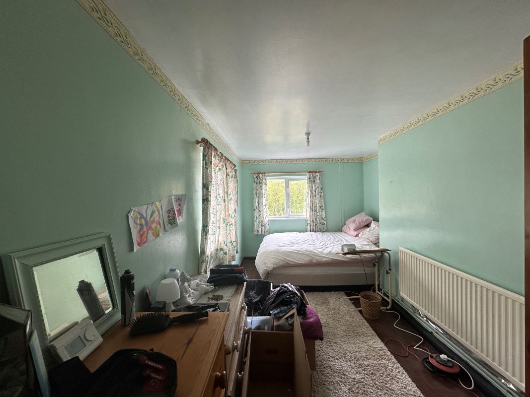 71 Cwmfelin Road, Llanelli, Dyfed, SA14 9LS