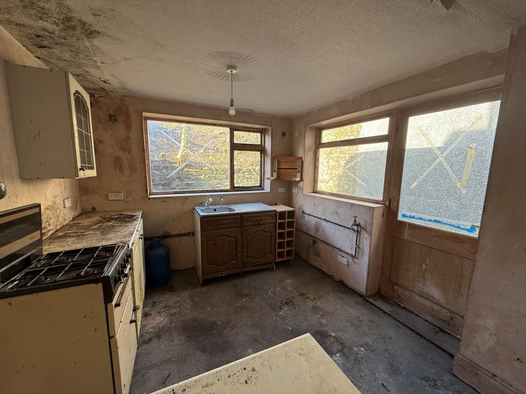 39 Rhyddings Park Road, Brynmill, Swansea, West Glamorgan, SA2 0AF