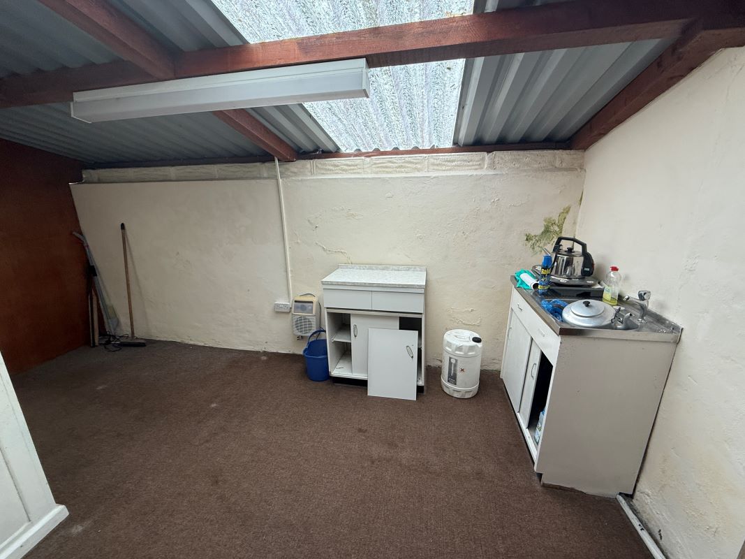 11 Eva Terrace, Ferryside, Dyfed, SA17 5TD