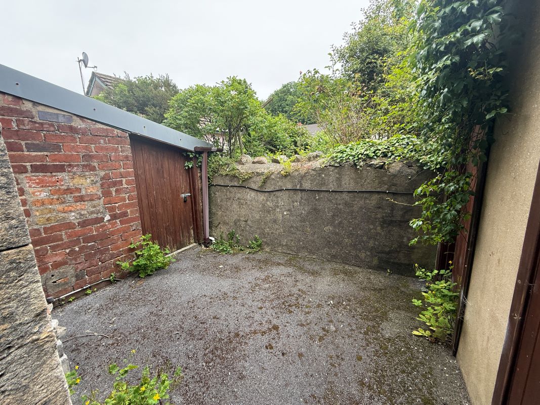 11 Eva Terrace, Ferryside, Dyfed, SA17 5TD