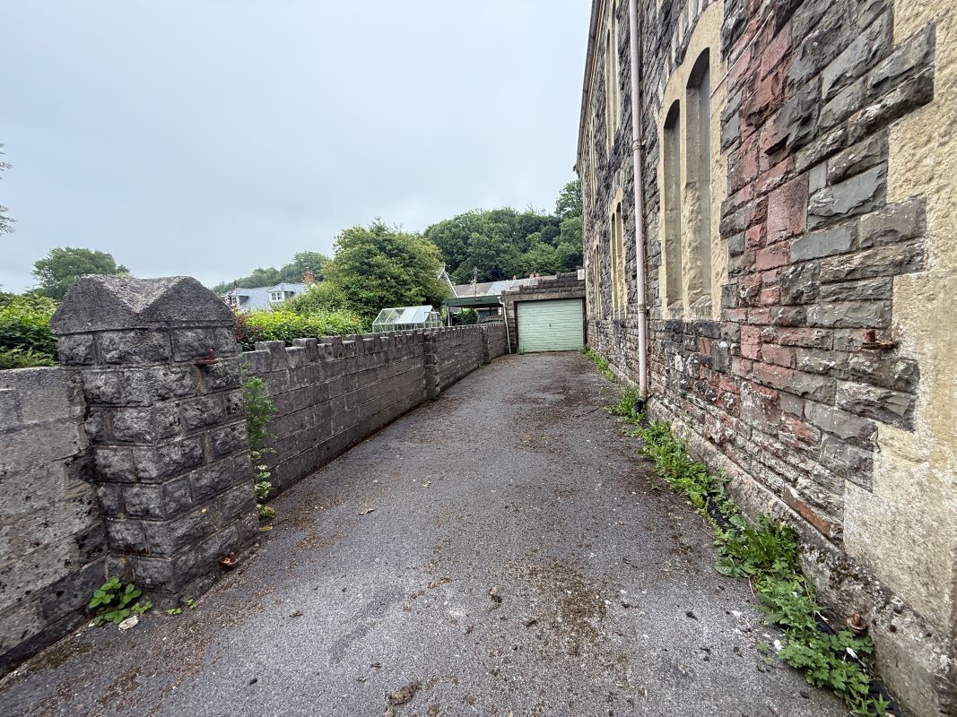 11 Eva Terrace, Ferryside, Dyfed, SA17 5TD