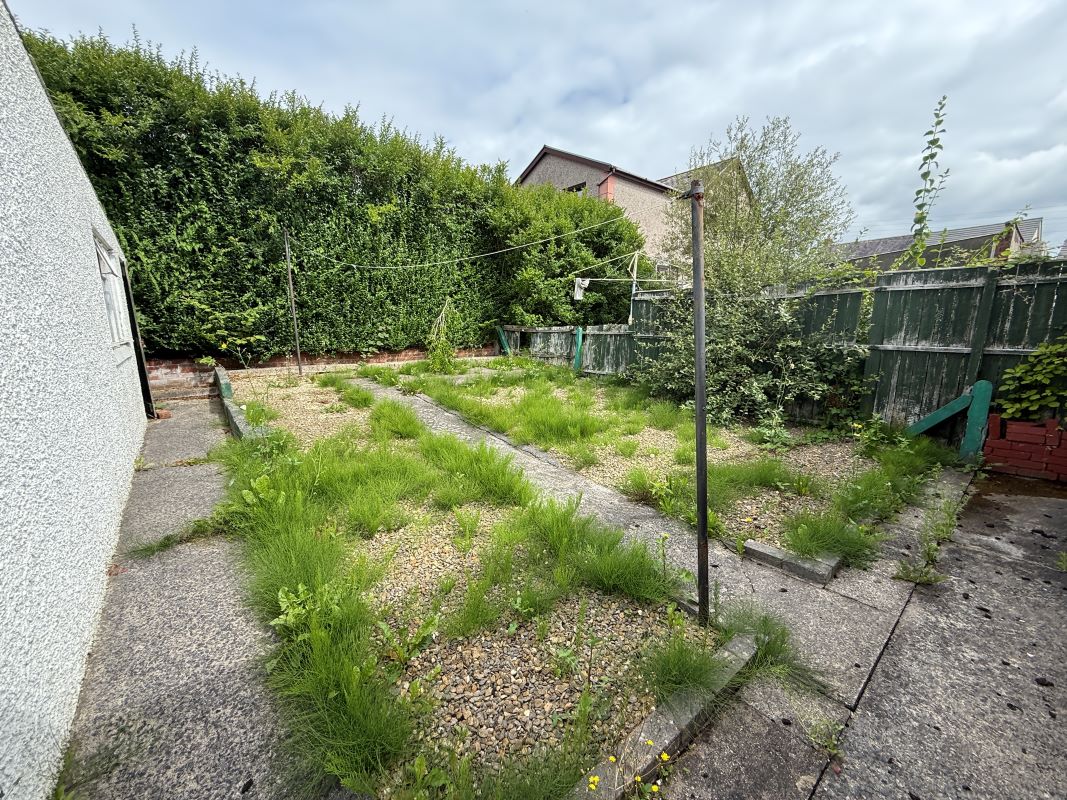 3 Dwynant, Pontyates, Llanelli, Dyfed, SA15 5RY