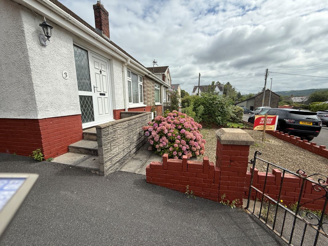 3 Dwynant, Pontyates, Llanelli, Dyfed, SA15 5RY