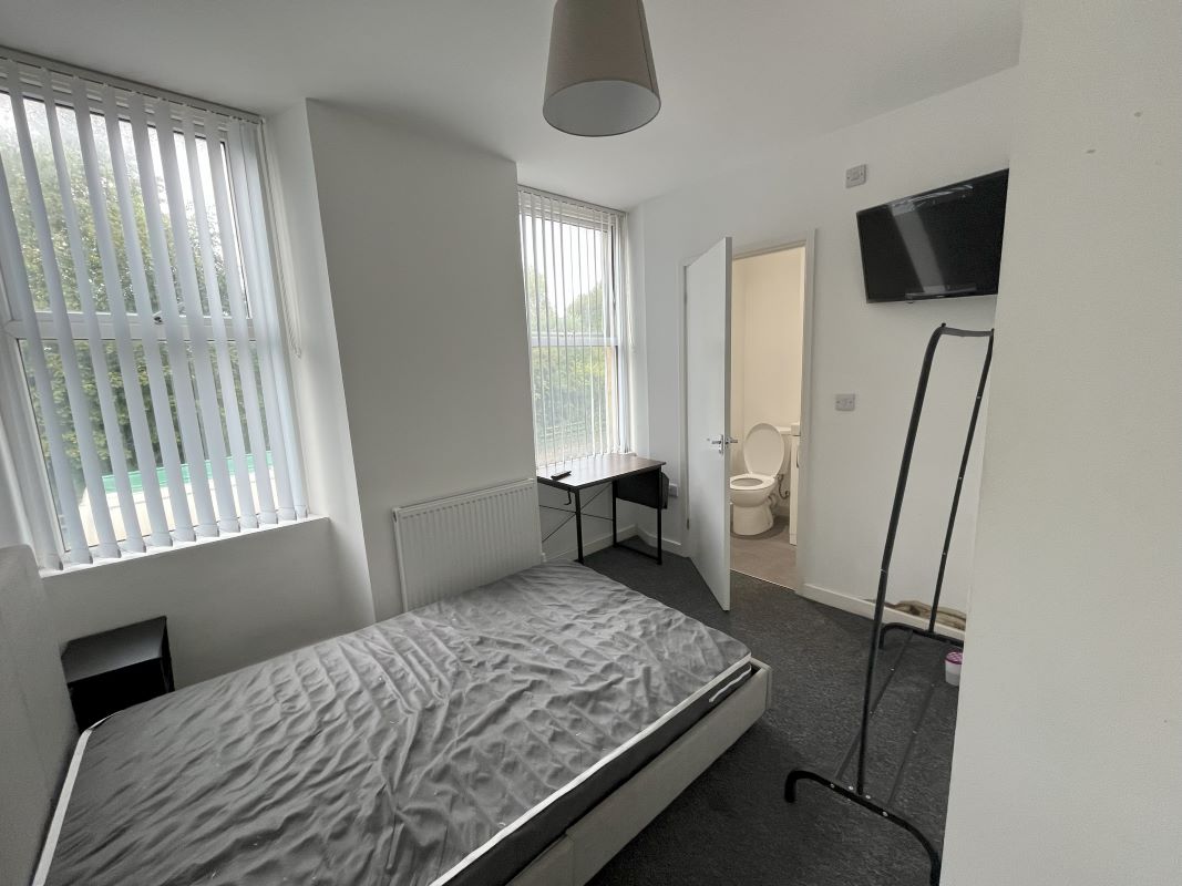 68 Pentreguinea Road, St. Thomas, Swansea, West Glamorgan, SA1 8DL