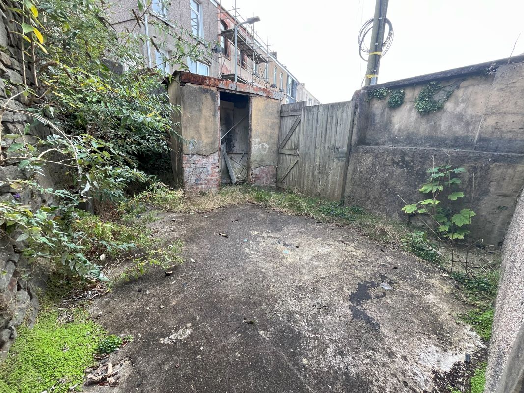 68 Pentreguinea Road, St. Thomas, Swansea, West Glamorgan, SA1 8DL