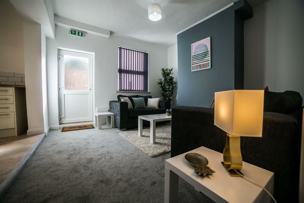 29 Two Gates, Halesowen, West Midlands, B63 2HY