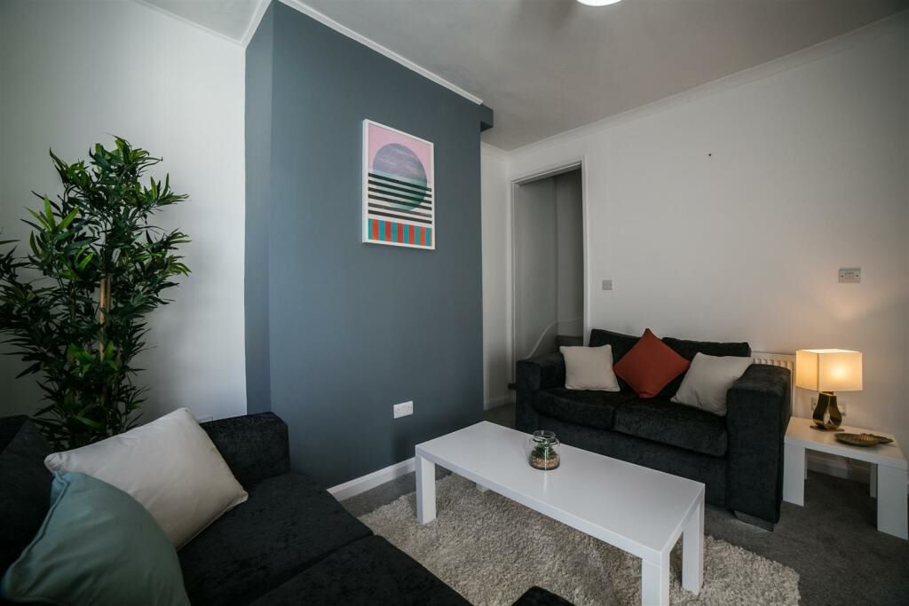 29 Two Gates, Halesowen, West Midlands, B63 2HY