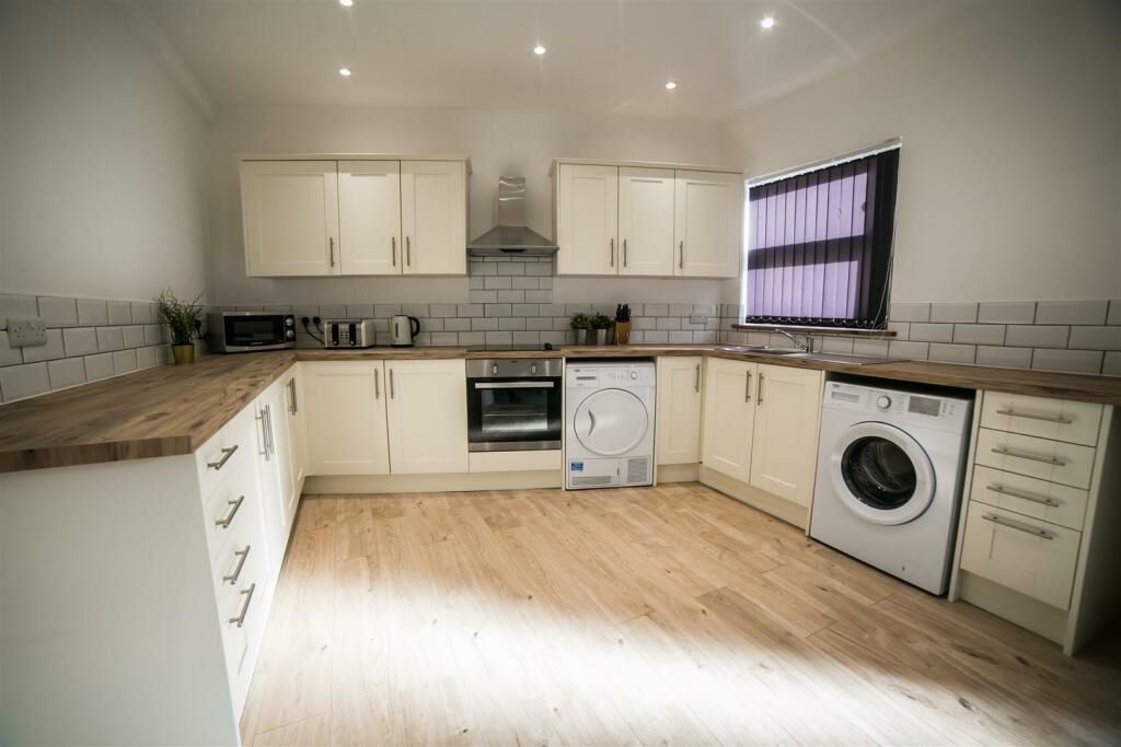 29 Two Gates, Halesowen, West Midlands, B63 2HY