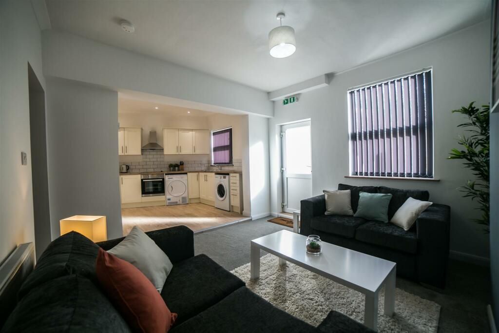 29 Two Gates, Halesowen, West Midlands, B63 2HY