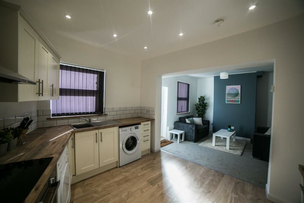 29 Two Gates, Halesowen, West Midlands, B63 2HY