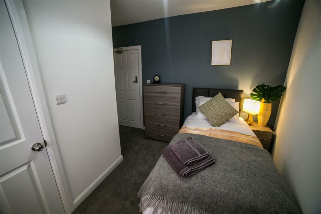 29 Two Gates, Halesowen, West Midlands, B63 2HY