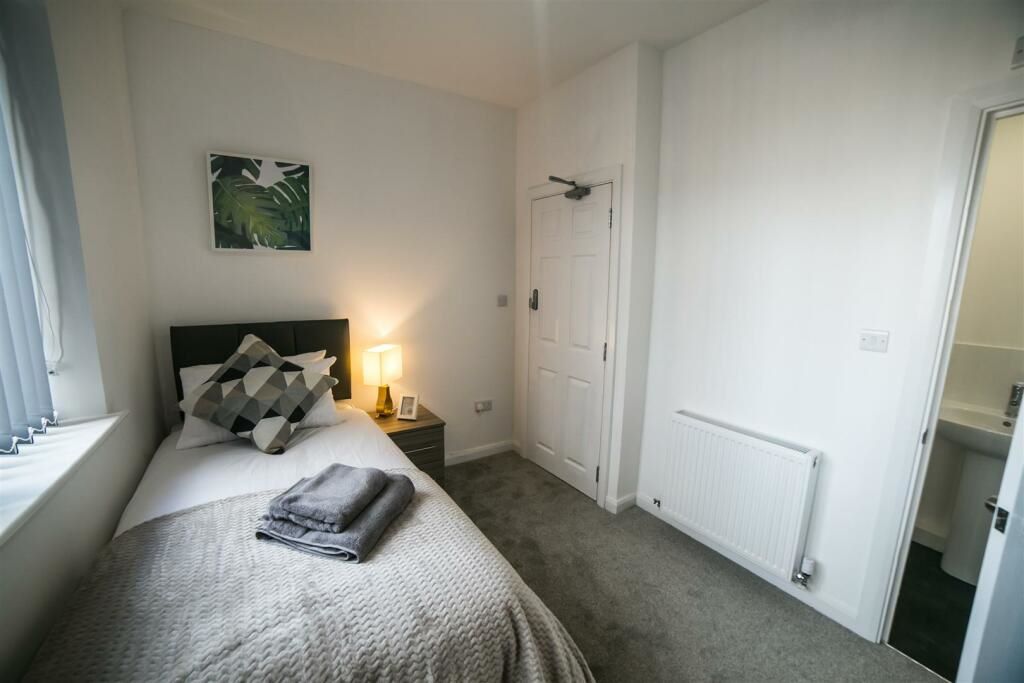 29 Two Gates, Halesowen, West Midlands, B63 2HY