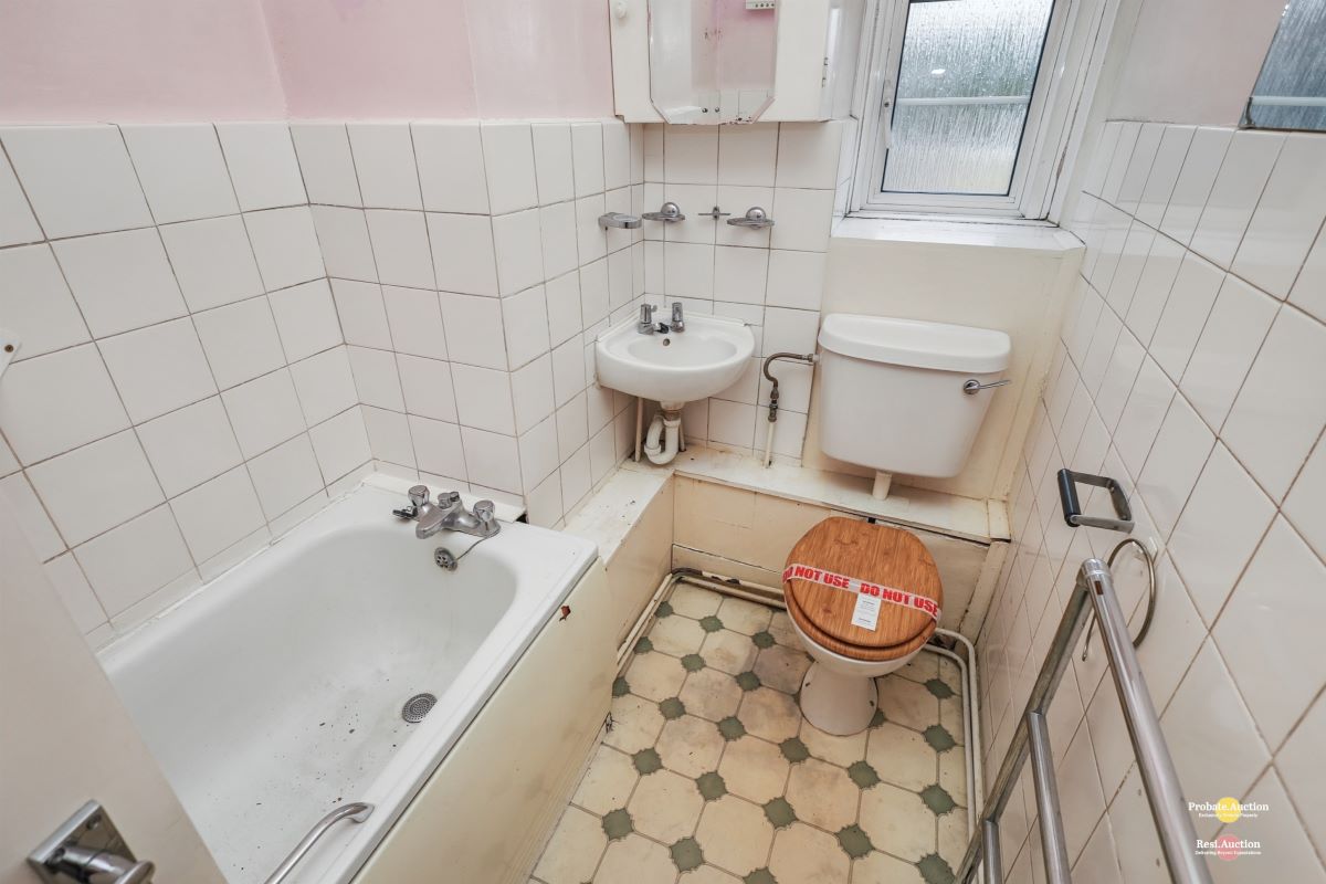 100 Alexandra Court, Empire Way, Wembley, Middlesex, HA9 0QZ