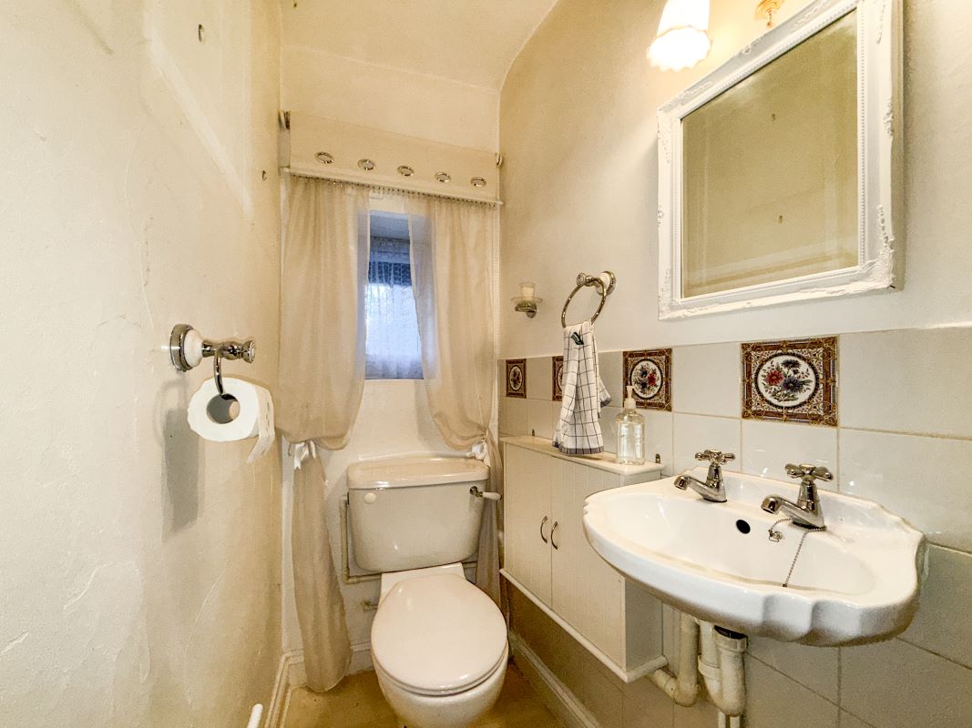 Betts Cottage, Old Mill Road, Torquay, Devon, TQ2 6HT