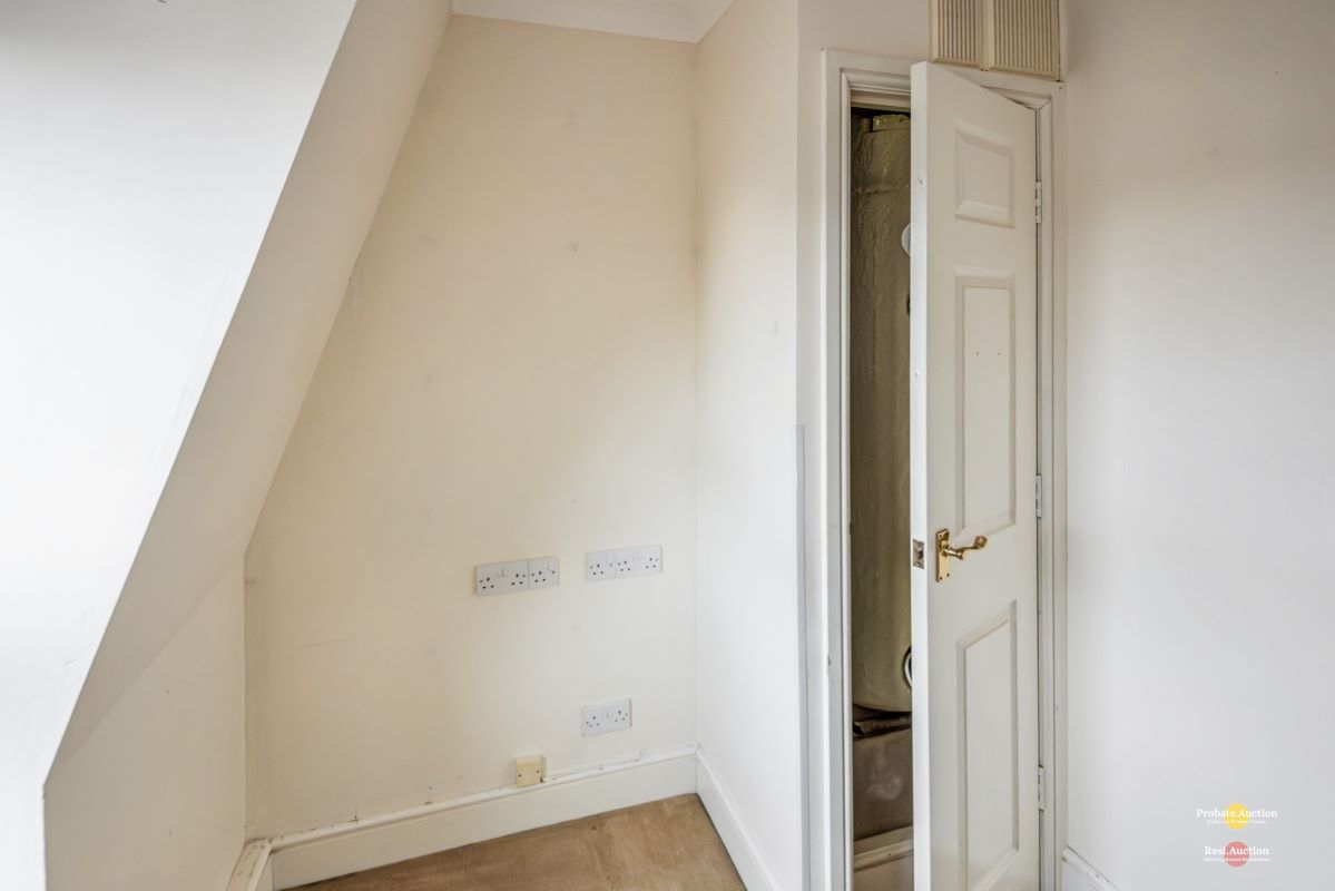 Flat 18 St. Peters Court, Market Place, Sidmouth, Devon, EX10 8AR