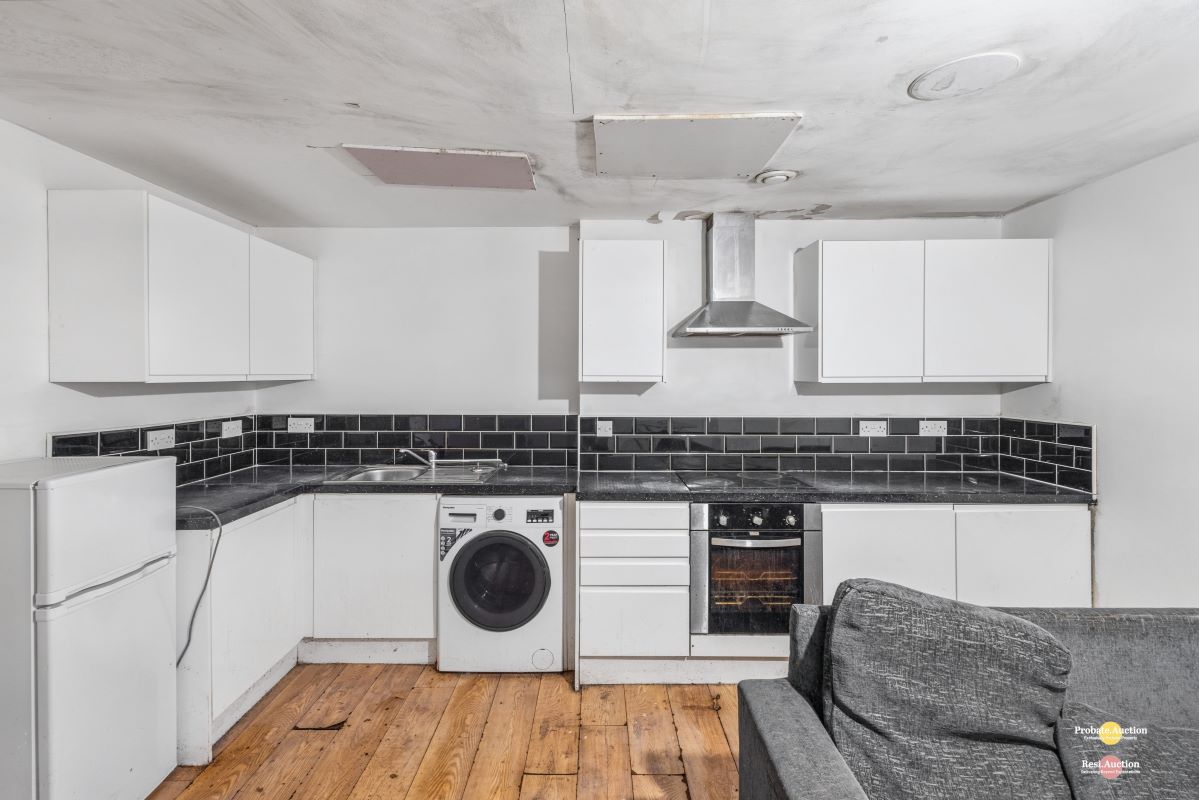 Flat 1, 130 Sunbridge Road, Bradford, Bradford, BD1 2PF