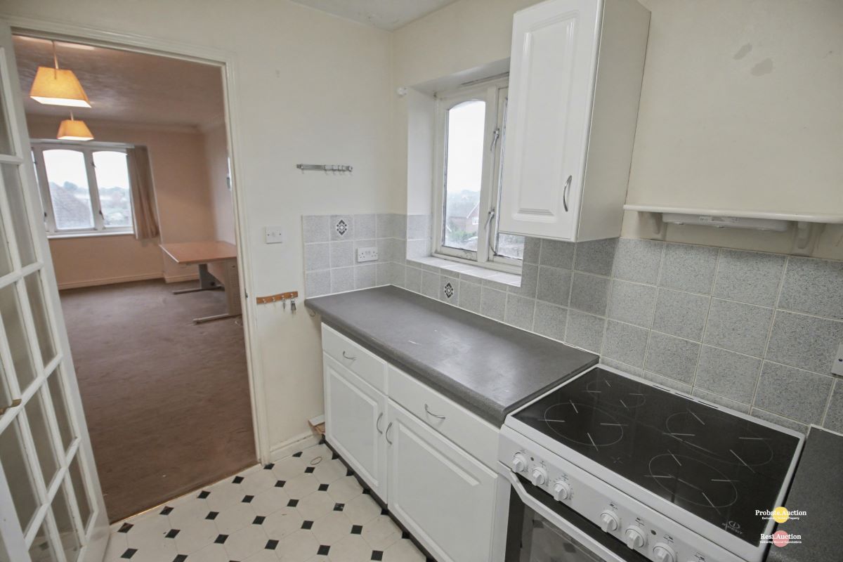 Flat 10 Brockhurst Gate, 141 De La Warr Road, Bexhill-on-Sea, East Sussex, TN40 2JJ