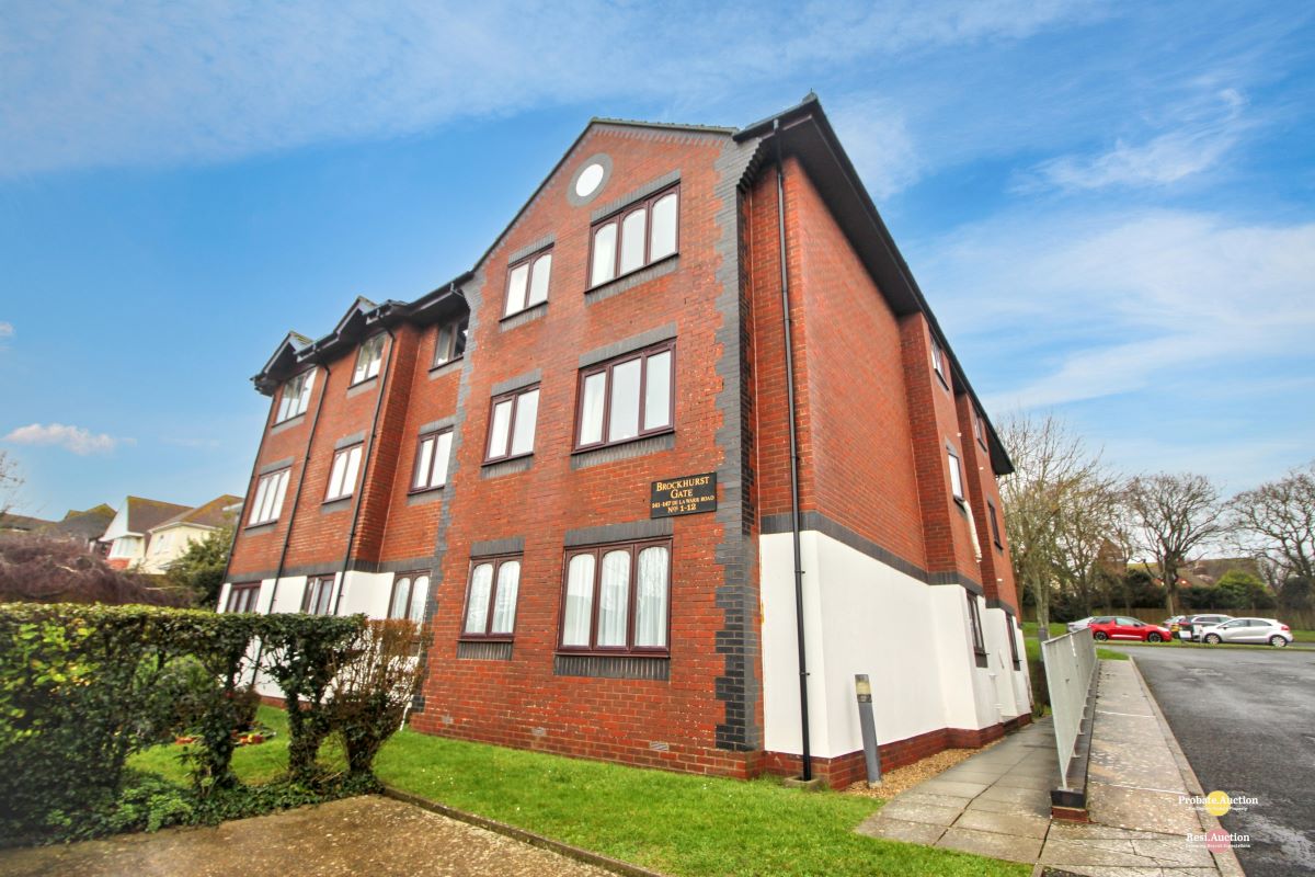 Flat 10 Brockhurst Gate, 141 De La Warr Road, Bexhill-on-Sea, East Sussex, TN40 2JJ