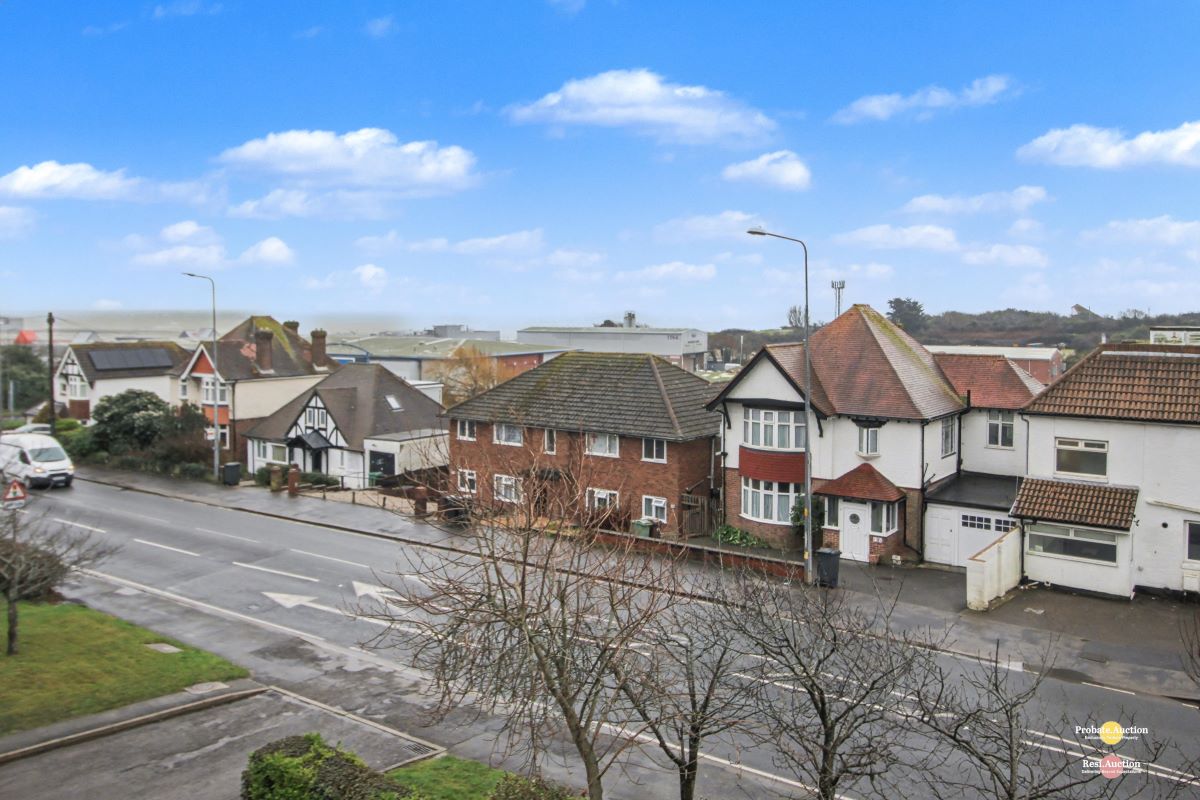 Flat 10 Brockhurst Gate, 141 De La Warr Road, Bexhill-on-Sea, East Sussex, TN40 2JJ