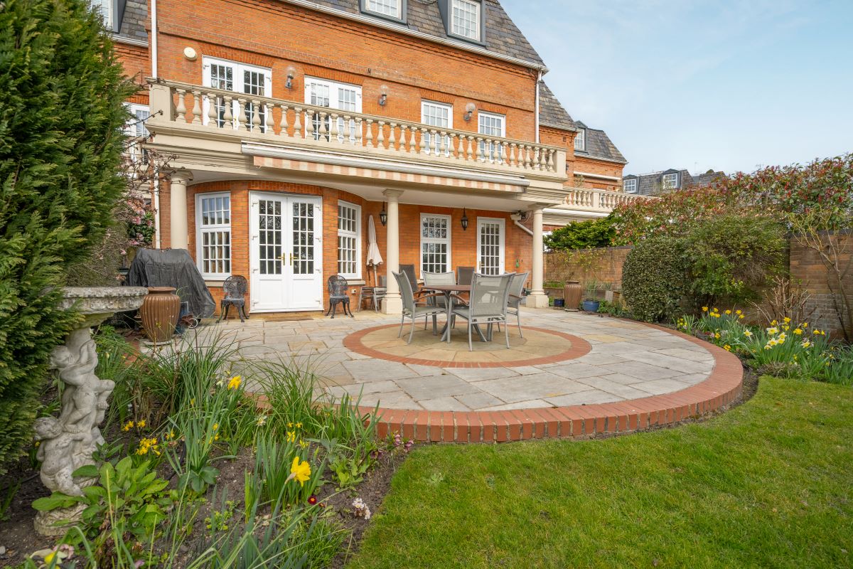 The Dell, 2 Bishopsgate Road, Englefield Green, Egham, Surrey, TW20 0XP