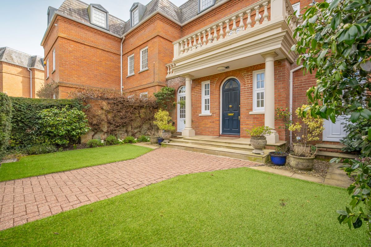 The Dell, 2 Bishopsgate Road, Englefield Green, Egham, Surrey, TW20 0XP