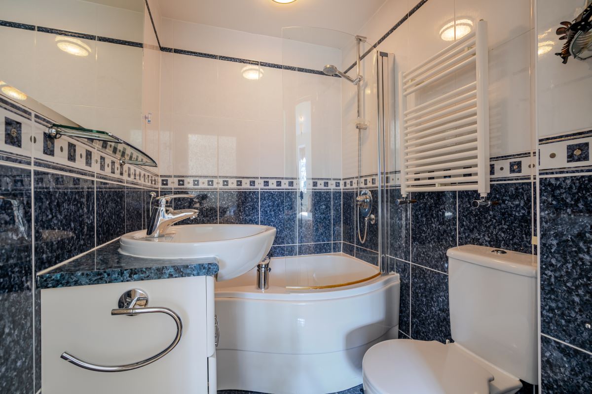 The Dell, 2 Bishopsgate Road, Englefield Green, Egham, Surrey, TW20 0XP