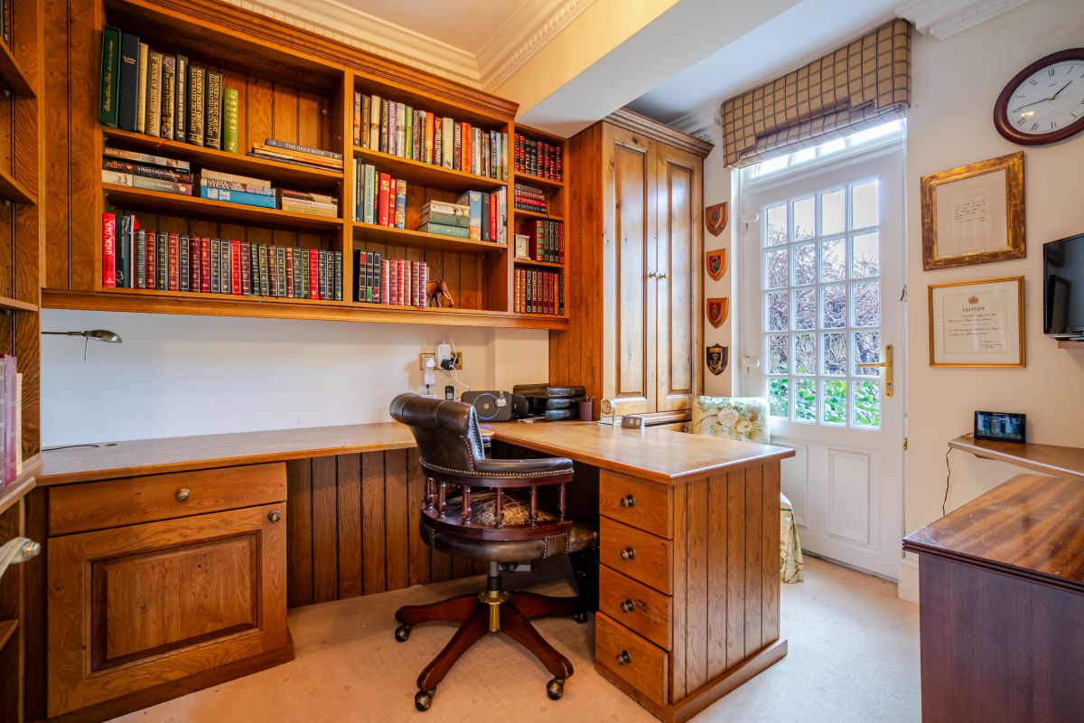 The Dell, 2 Bishopsgate Road, Englefield Green, Egham, Surrey, TW20 0XP