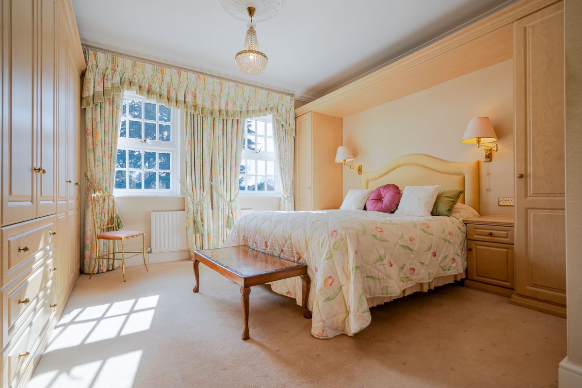 The Dell, 2 Bishopsgate Road, Englefield Green, Egham, Surrey, TW20 0XP