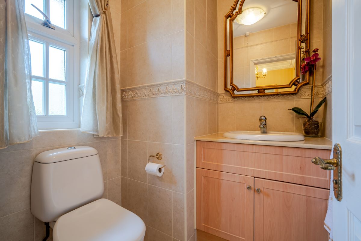 The Dell, 2 Bishopsgate Road, Englefield Green, Egham, Surrey, TW20 0XP