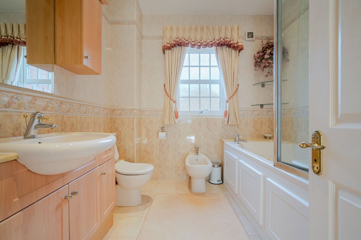 The Dell, 2 Bishopsgate Road, Englefield Green, Egham, Surrey, TW20 0XP