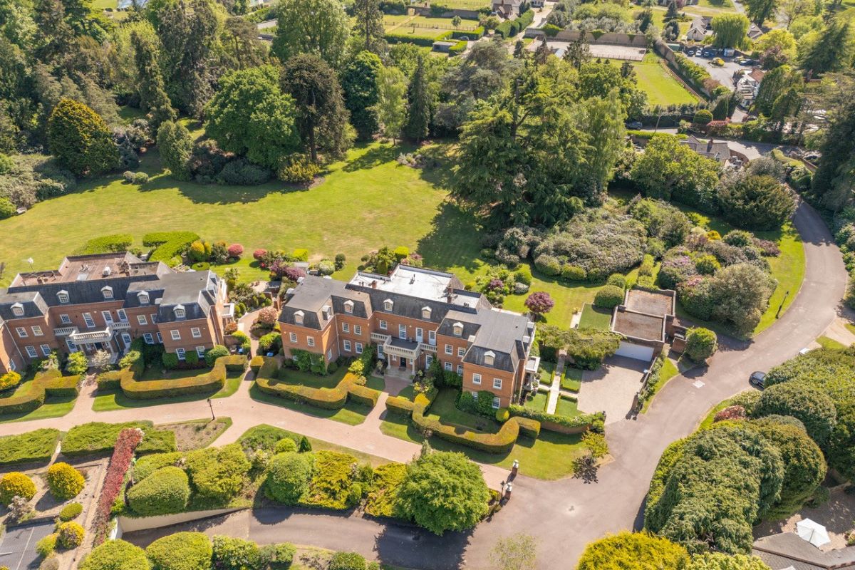 The Dell, 2 Bishopsgate Road, Englefield Green, Egham, Surrey, TW20 0XP