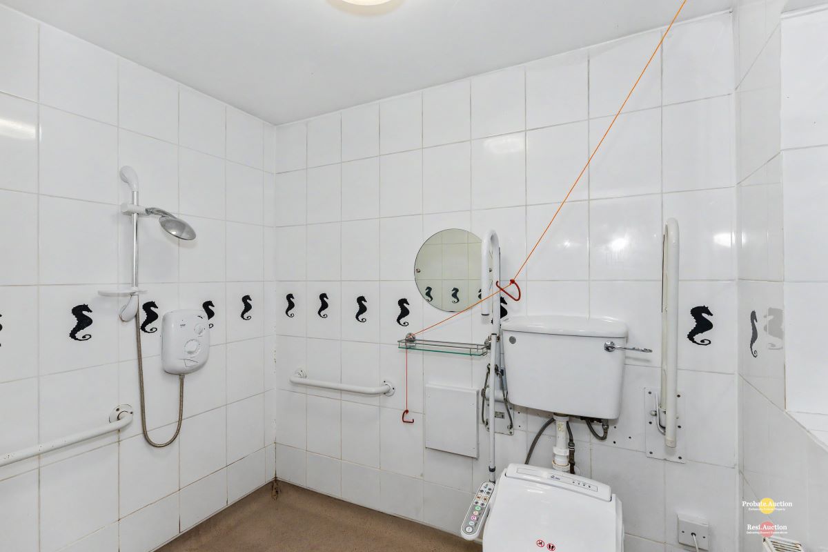 Image 10 of 18
