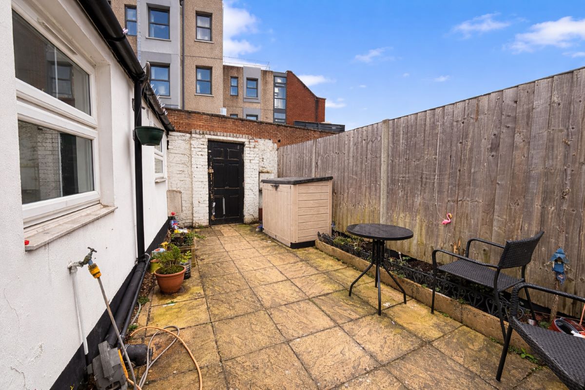 2 Broomhill Road, Orpington, Kent, BR6 0EW