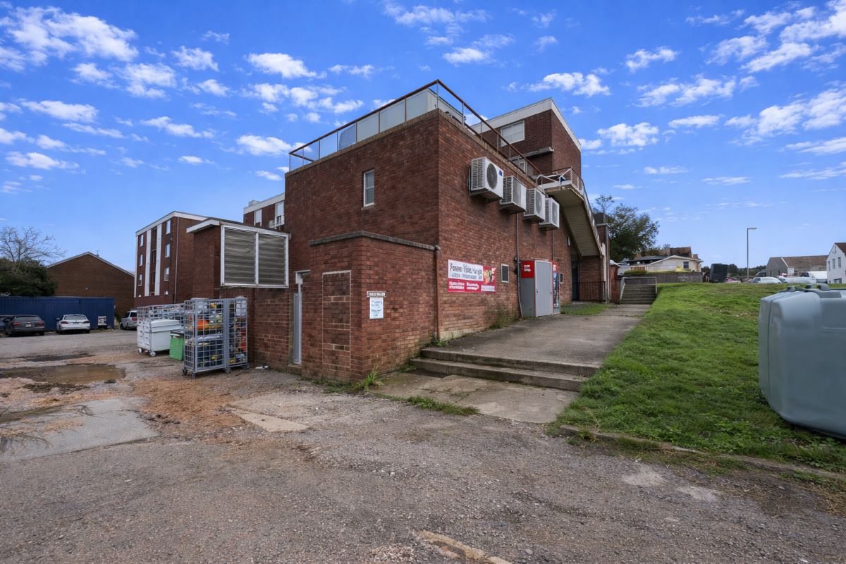 94 Alfriston Gardens, Southampton, Hampshire, SO19 8FU