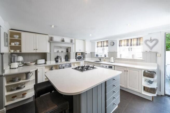 82 Lesbourne Road, Reigate, Surrey, RH2 7JX